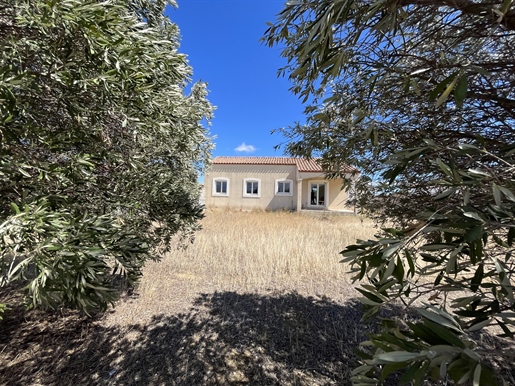 Single storey villa with a large enclosed garden