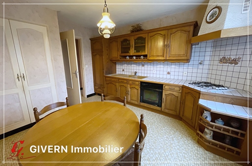 Opportunity in Plouay: house 127 m² to renovate with garage