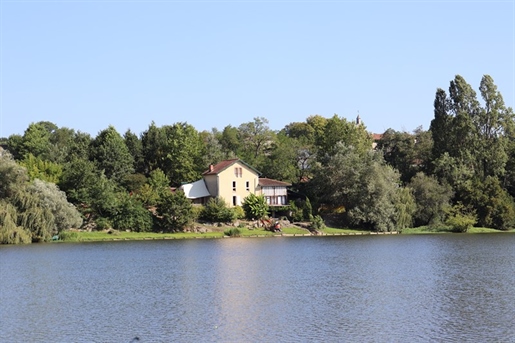 Außergewöhnliche Mühle mit Blick auf einen 14 ha großen See