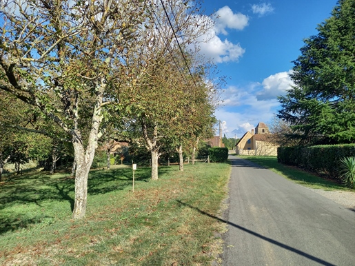 Two building plots in a quiet area near the Dordogne
