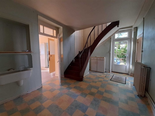 Townhouse with rooftop a stone's throw from the city center of Thiviers