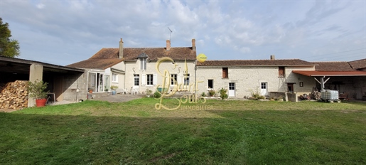 Old farmhouse with 3 bedrooms and numerous outbuildings
