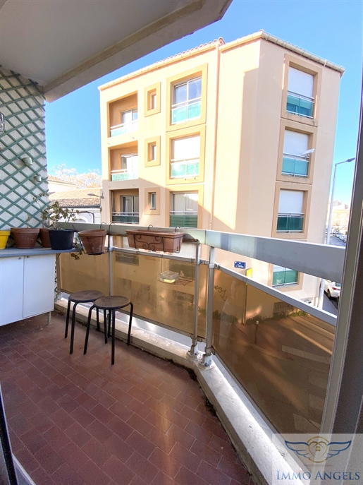 Well located T3 apartment of about 68 m2 with a balcony and a pantry