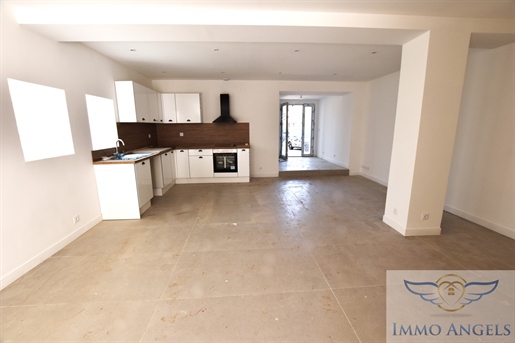 Apartment of 74.57 m2 on the ground floor, completely renovated with a parking space and large priva