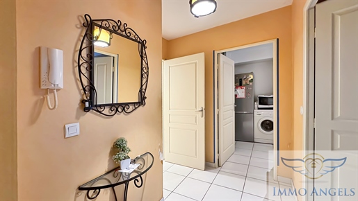 In Montpellier Chu, Apartment on the ground floor 90m2 useful, 2 bedrooms, quiet, double garage, ga