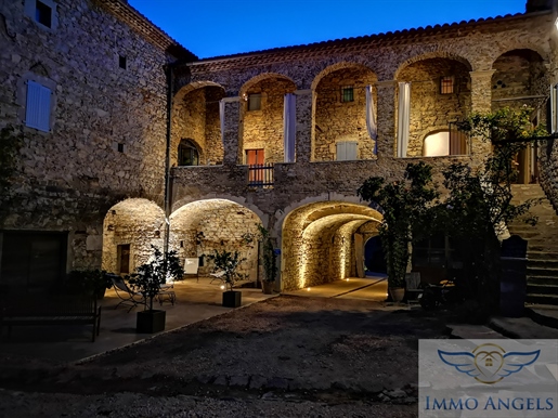 Gard | Rousson - Frankreich | Außergewöhnliches Bauernhaus von 960 m2 auf 21 Hektar - 10 Wohnungen 