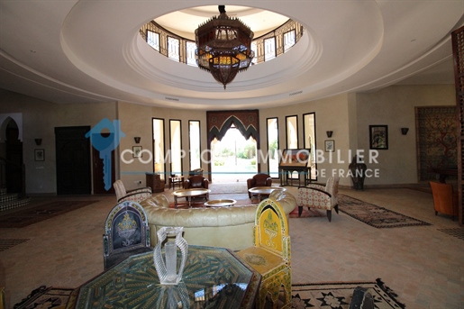 In Marrakech magnificent Moroccan Villa 1100 m2