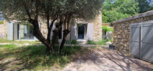 Mas provençal au calme sur 2000 m2 de terrain