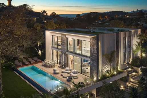 Super-Cannes - Новая современная вилла с видом на море, спроектированная архитектором
