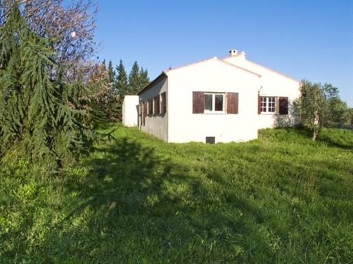 Villa 136m2, 4 bedrooms, large garage, 1500m2 of land in Montbazin