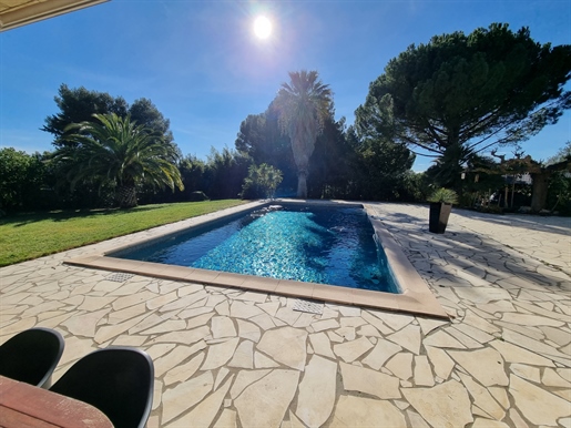 Exceptional villa, exceptional property, large plot of land, swimming pool, 190m2 garage, 2000m2 of