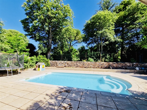 Vente villa plain-pied de 6 pièces 160m2 avec piscine
