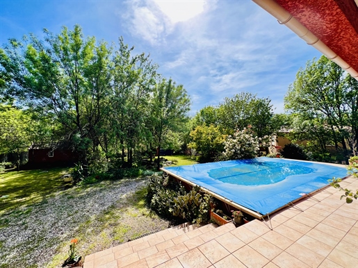 For sale single storey 4-room villa with swimming pool and garage on 1500m2