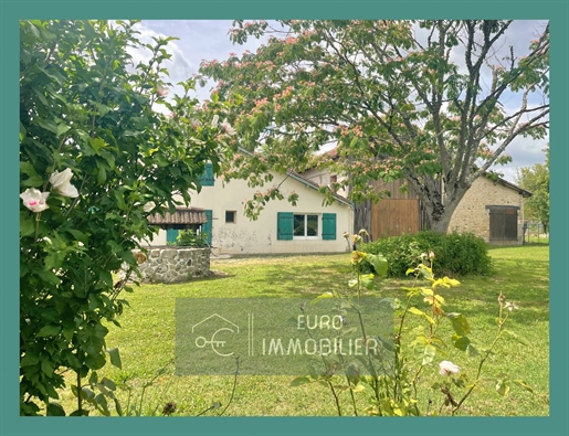 Near Bazas - 4 bedroom farmhouse and 2hectare (ha) outbuildings.