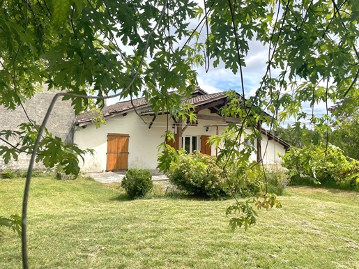 Near Bazas - 4 bedroom farmhouse and 2hectare (ha) outbuildings.