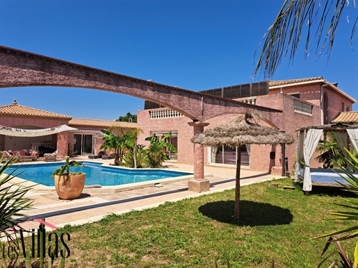 10 mins. Beaches - Large villa with swimming pool