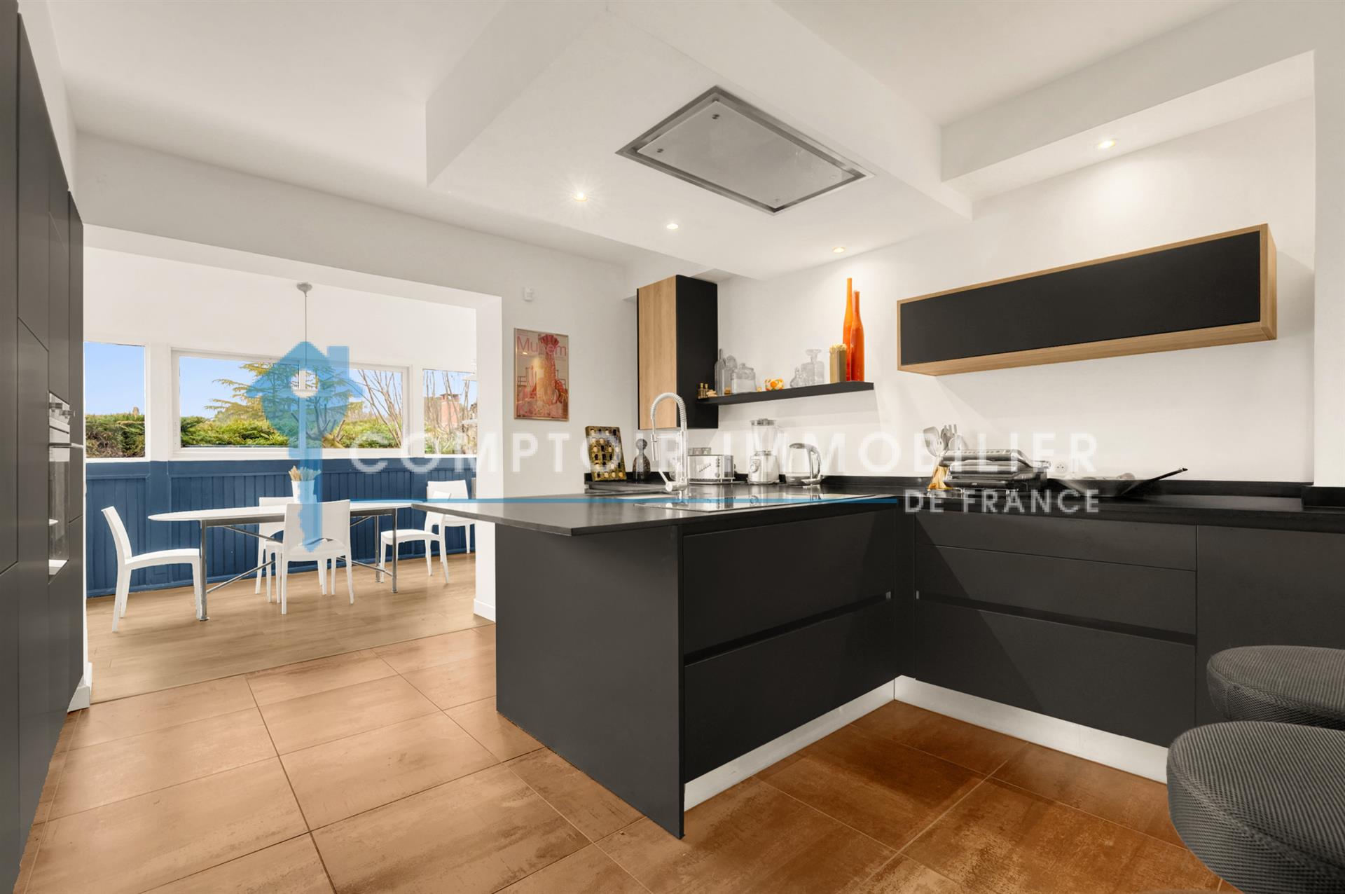 For Sale Dpt 31 - 5 Bedroom Family Home - City Center