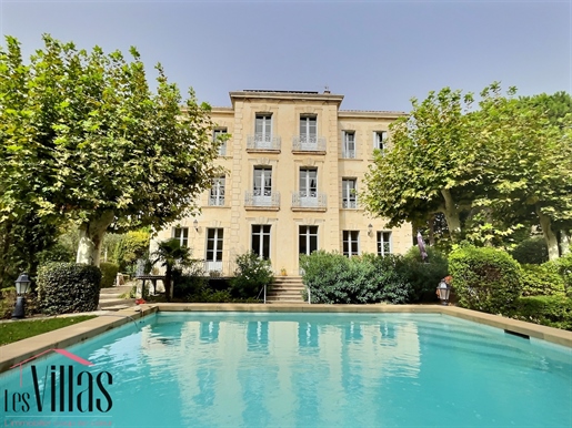 In de buurt van Narbonne, Maison de Maître met een park van 2600m2 en zwembad