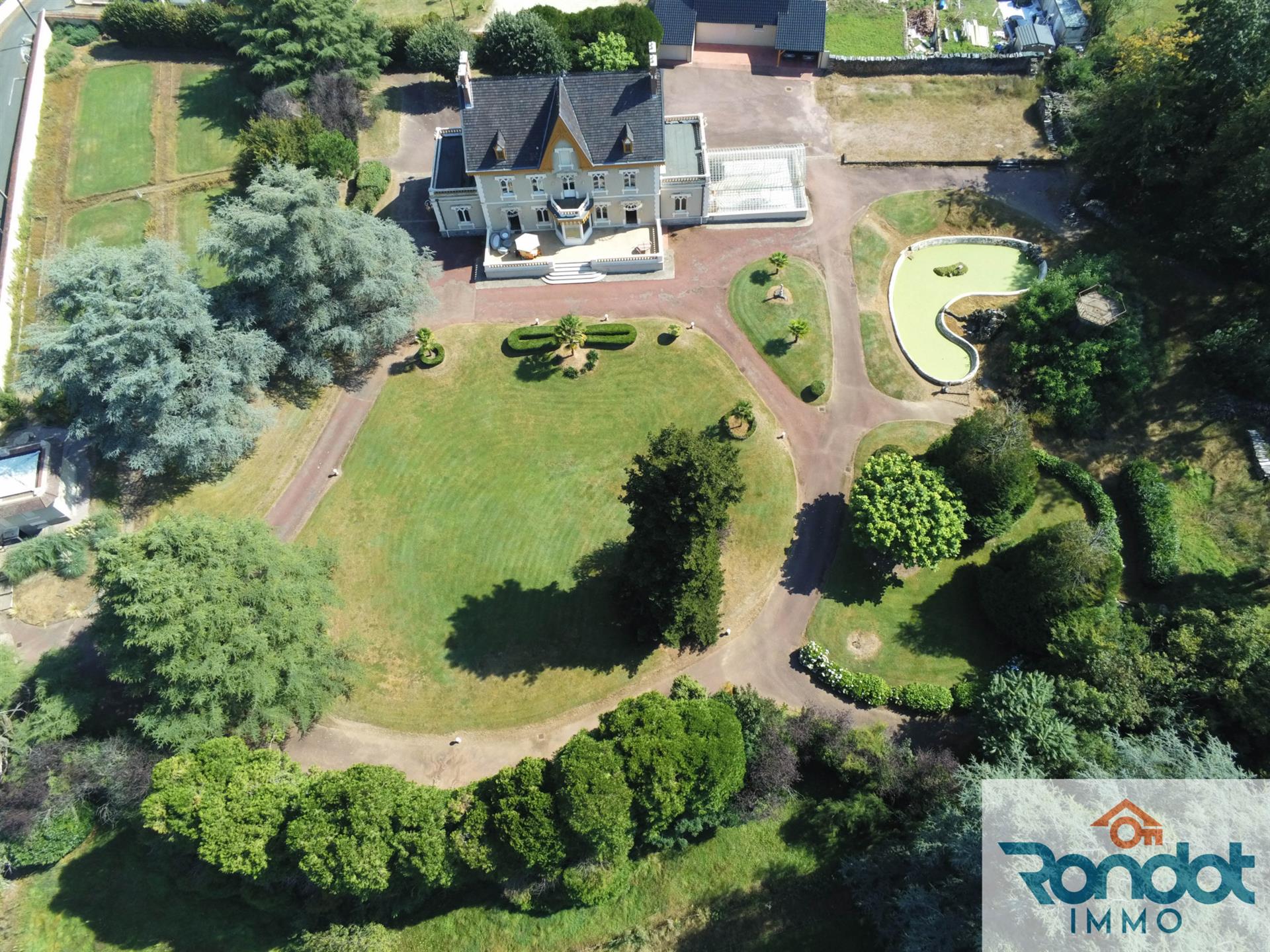 Purchase: Luxury property (71300)