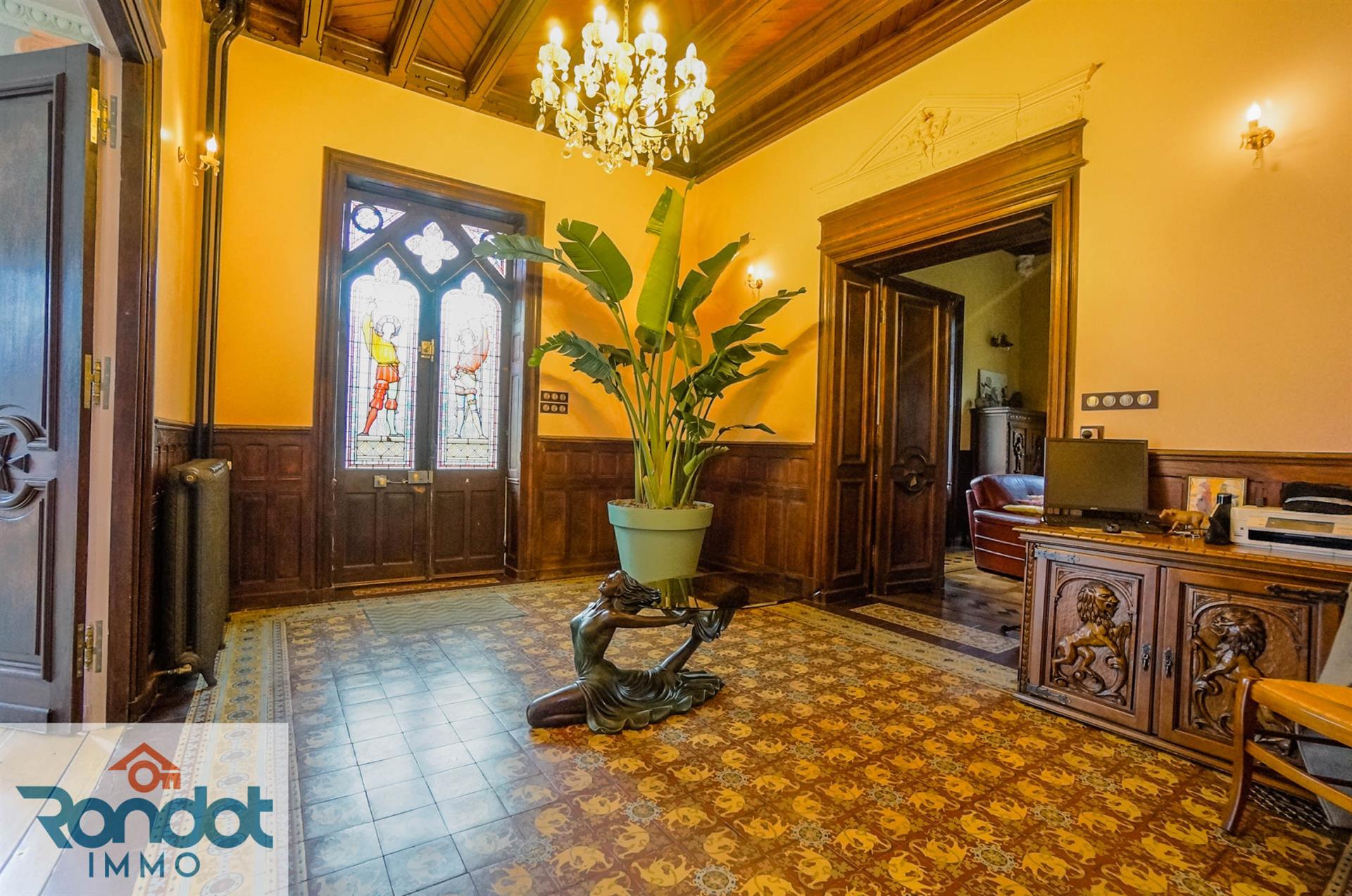 Purchase: Luxury property (71300)