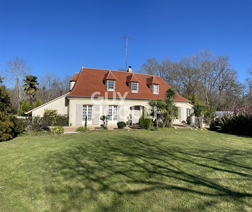 Maison Laa Mondrans 8 pièce(s) 226 m2