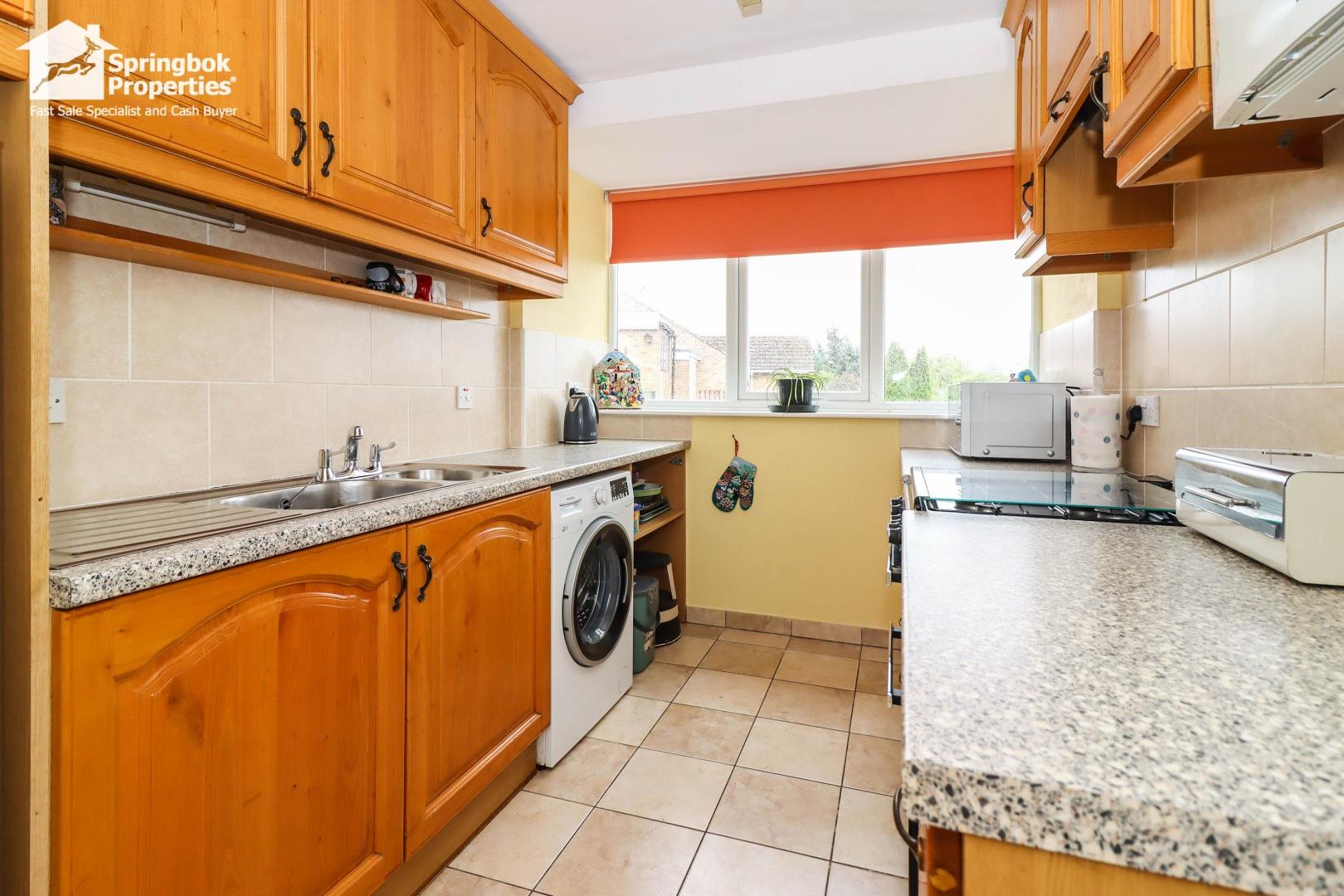 3 bedroom, Semi-detached house for sale
