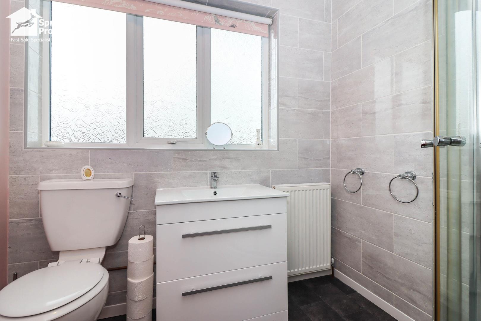 3 bedroom, Semi-detached house for sale