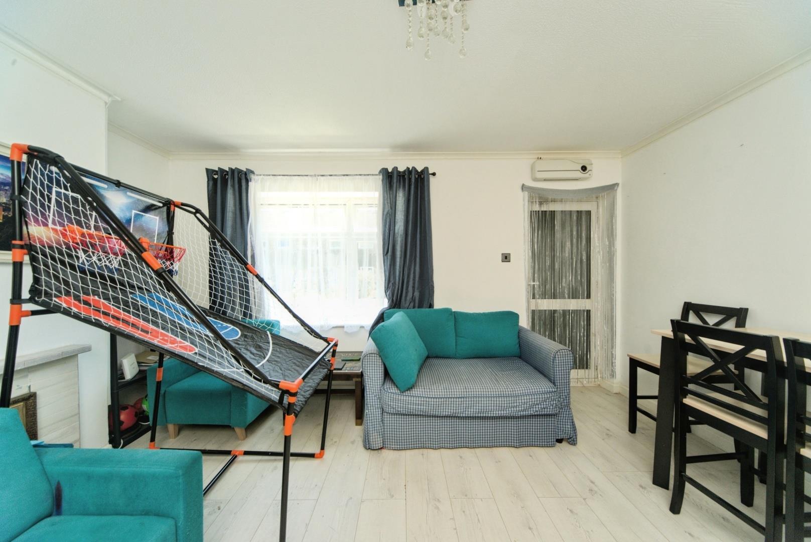 4 bedroom, Terraced House for sale