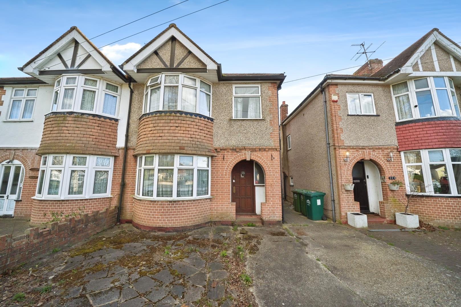 3 bedroom, Semi-detached house for sale