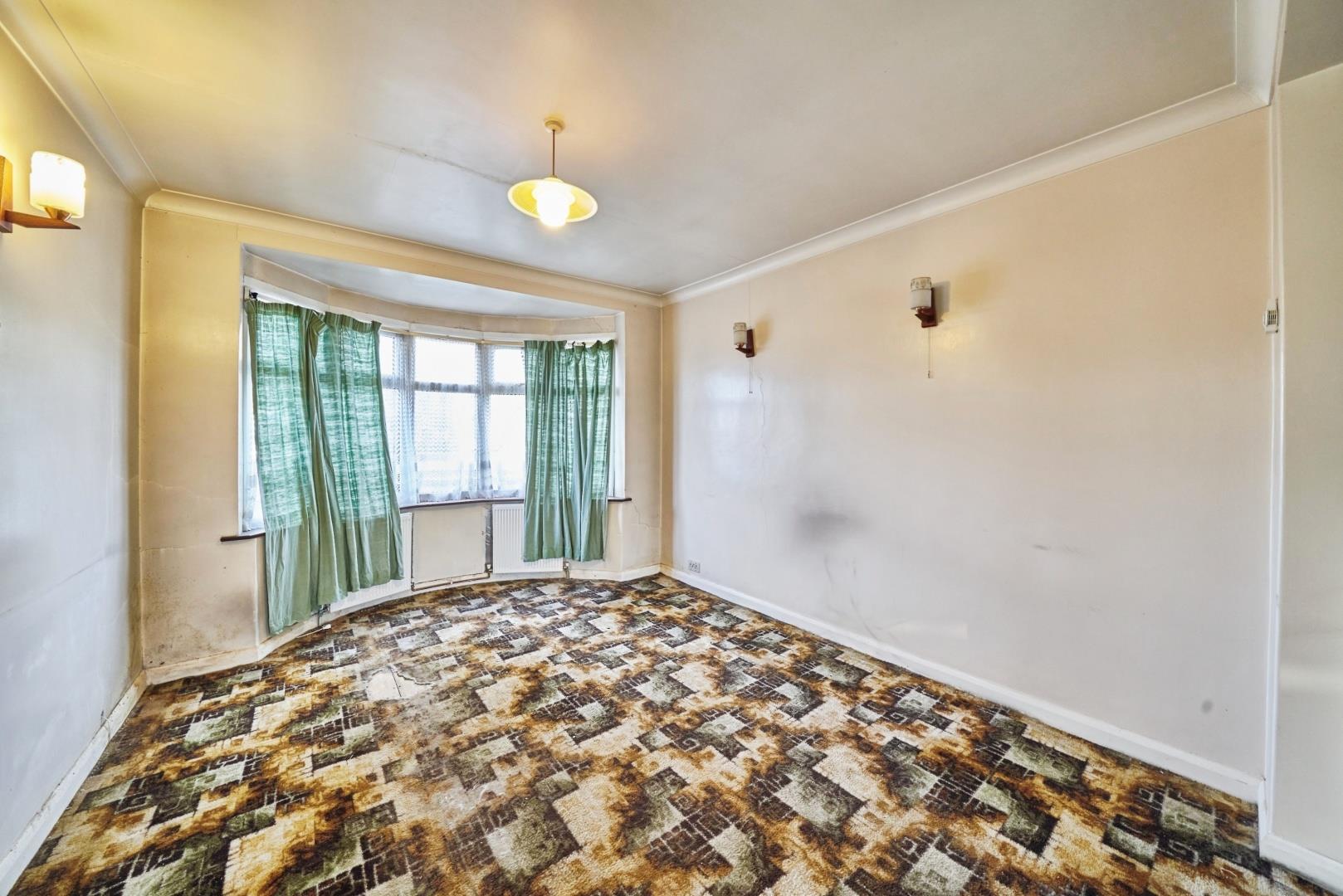 3 bedroom, Semi-detached house for sale