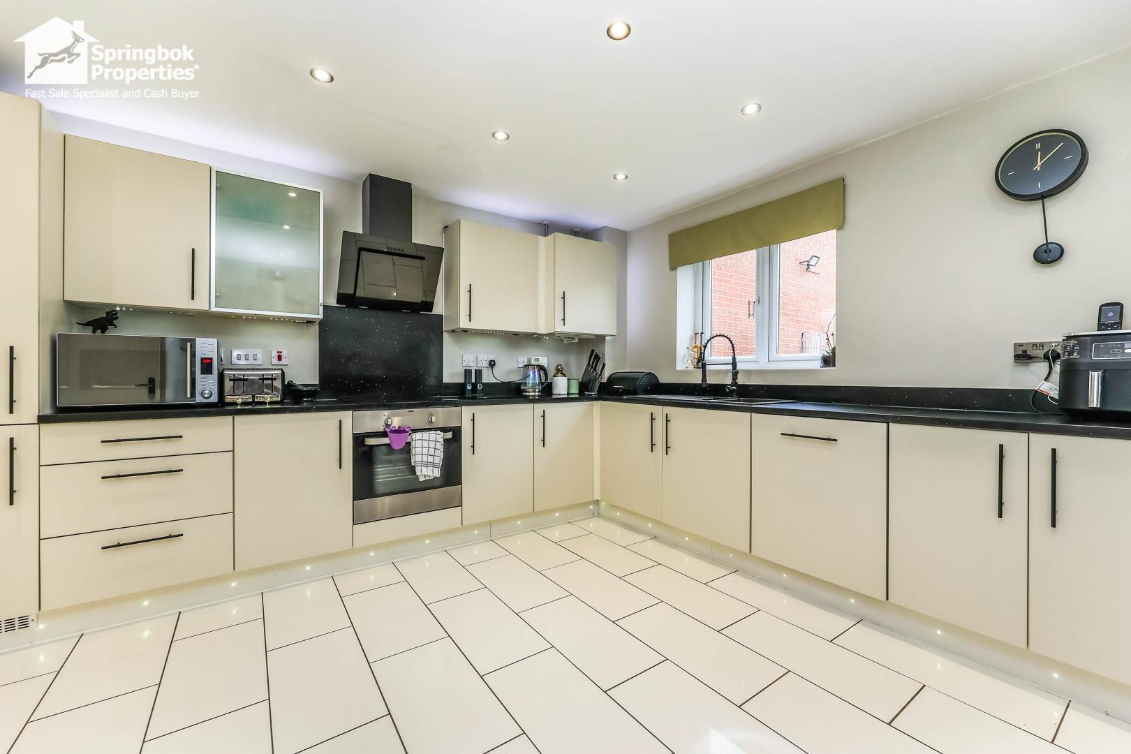 4 bedroom, Detached house for sale