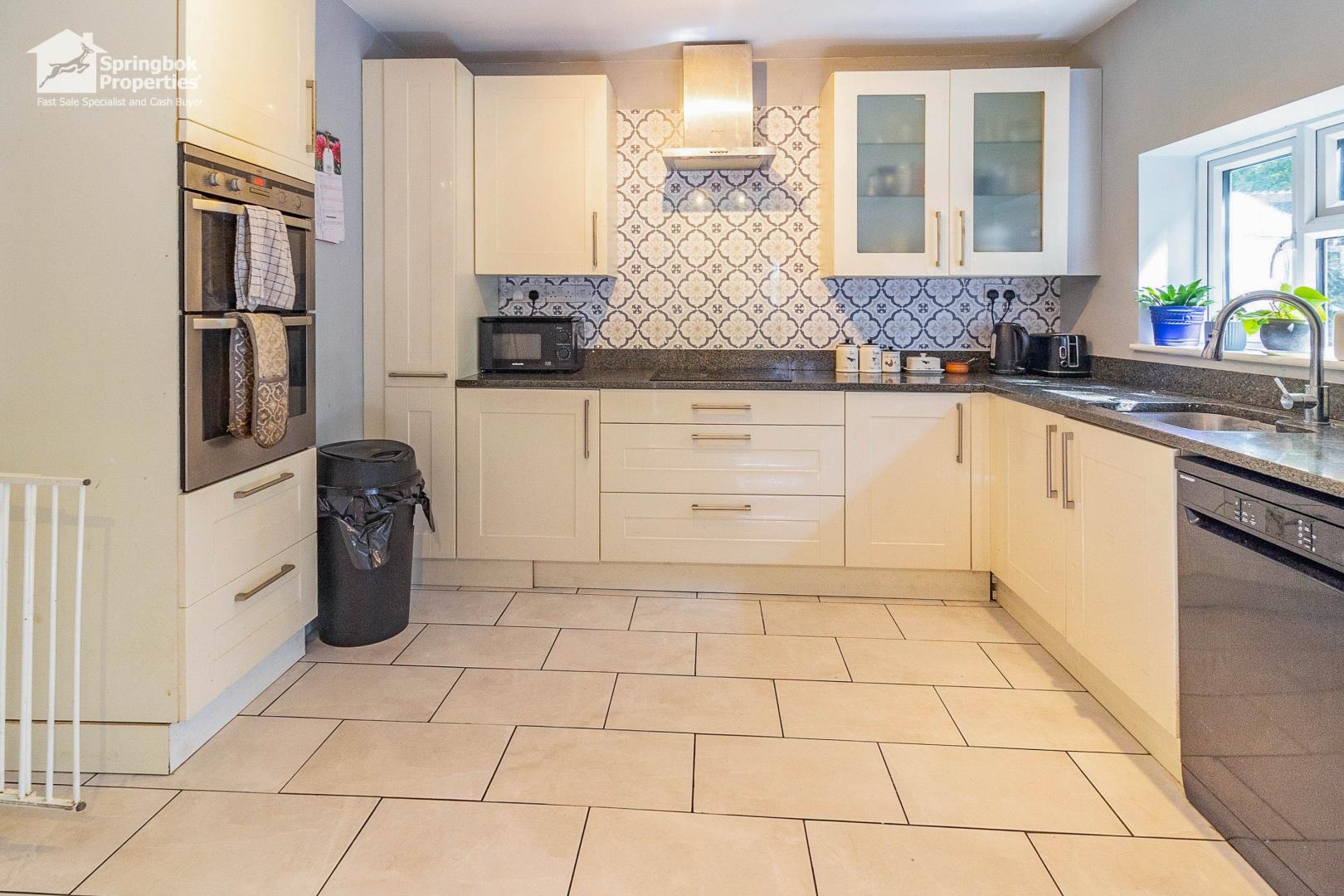2 bedroom, Semi-detached house for sale