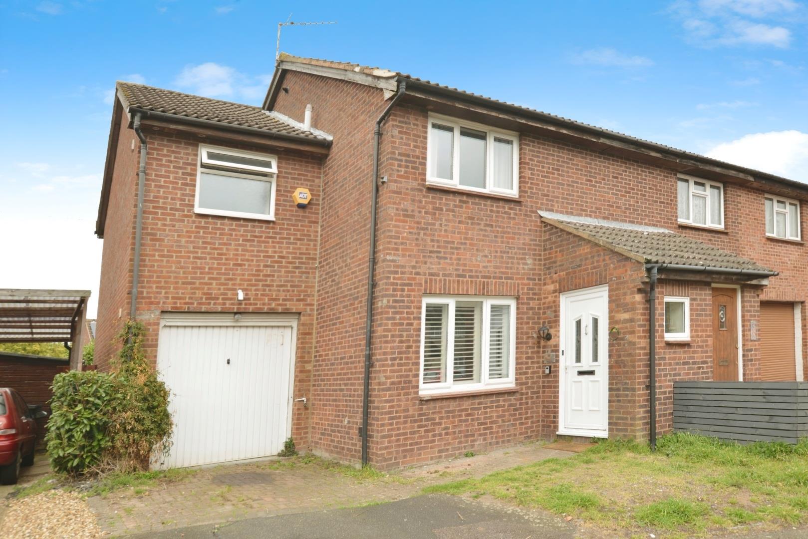 3 bedroom, Semi-detached house for sale