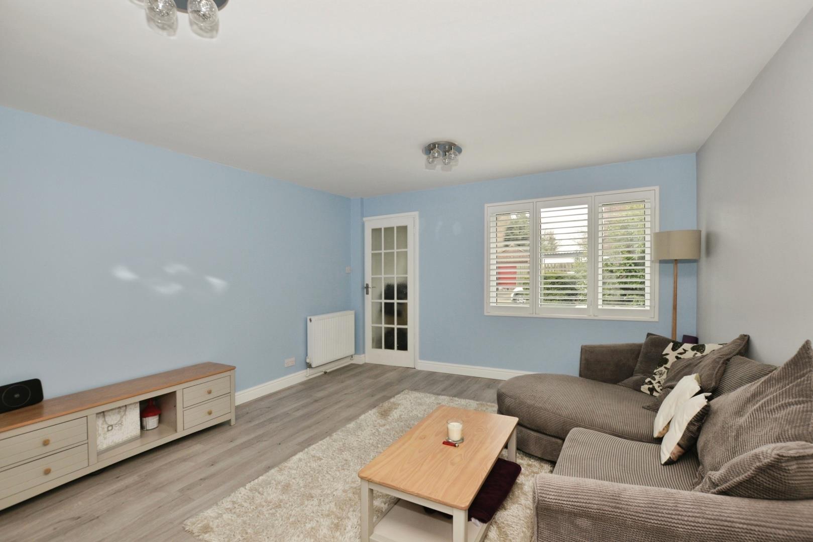 3 bedroom, Semi-detached house for sale