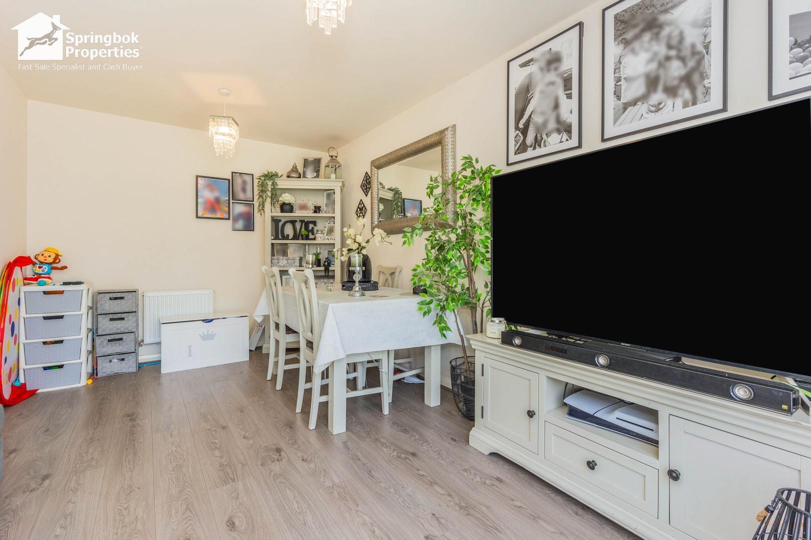 3 bedroom, Semi-detached house for sale