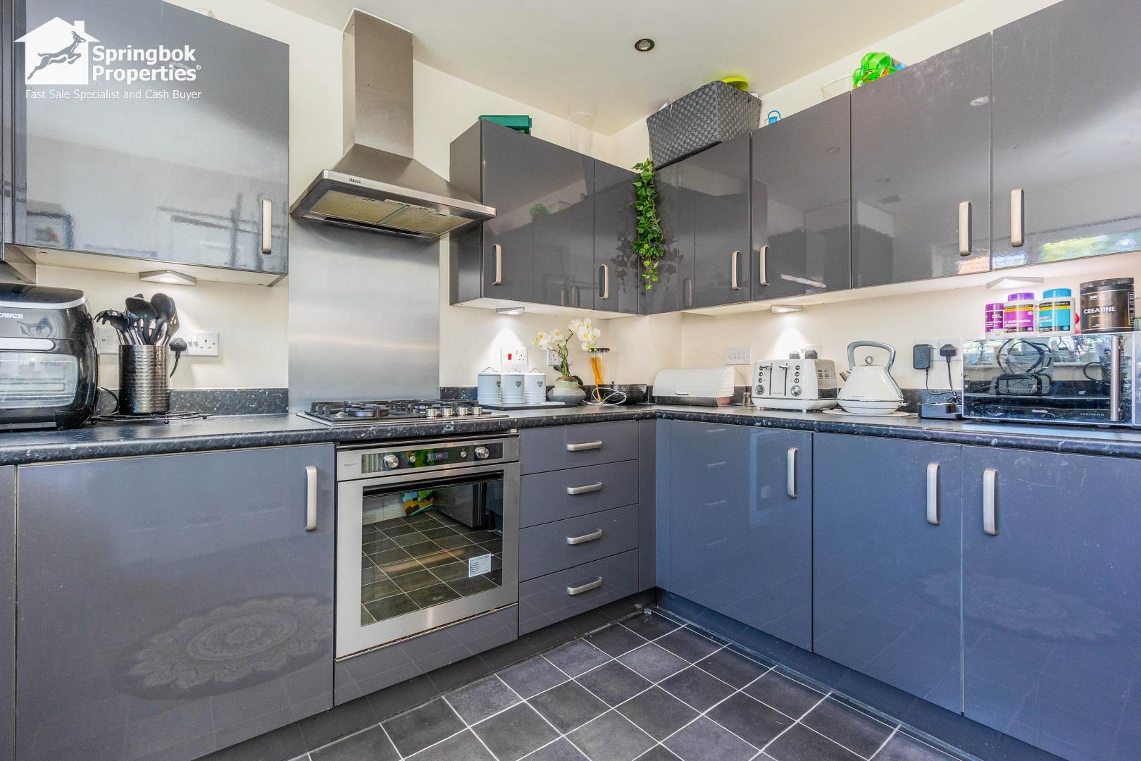 3 bedroom, Semi-detached house for sale
