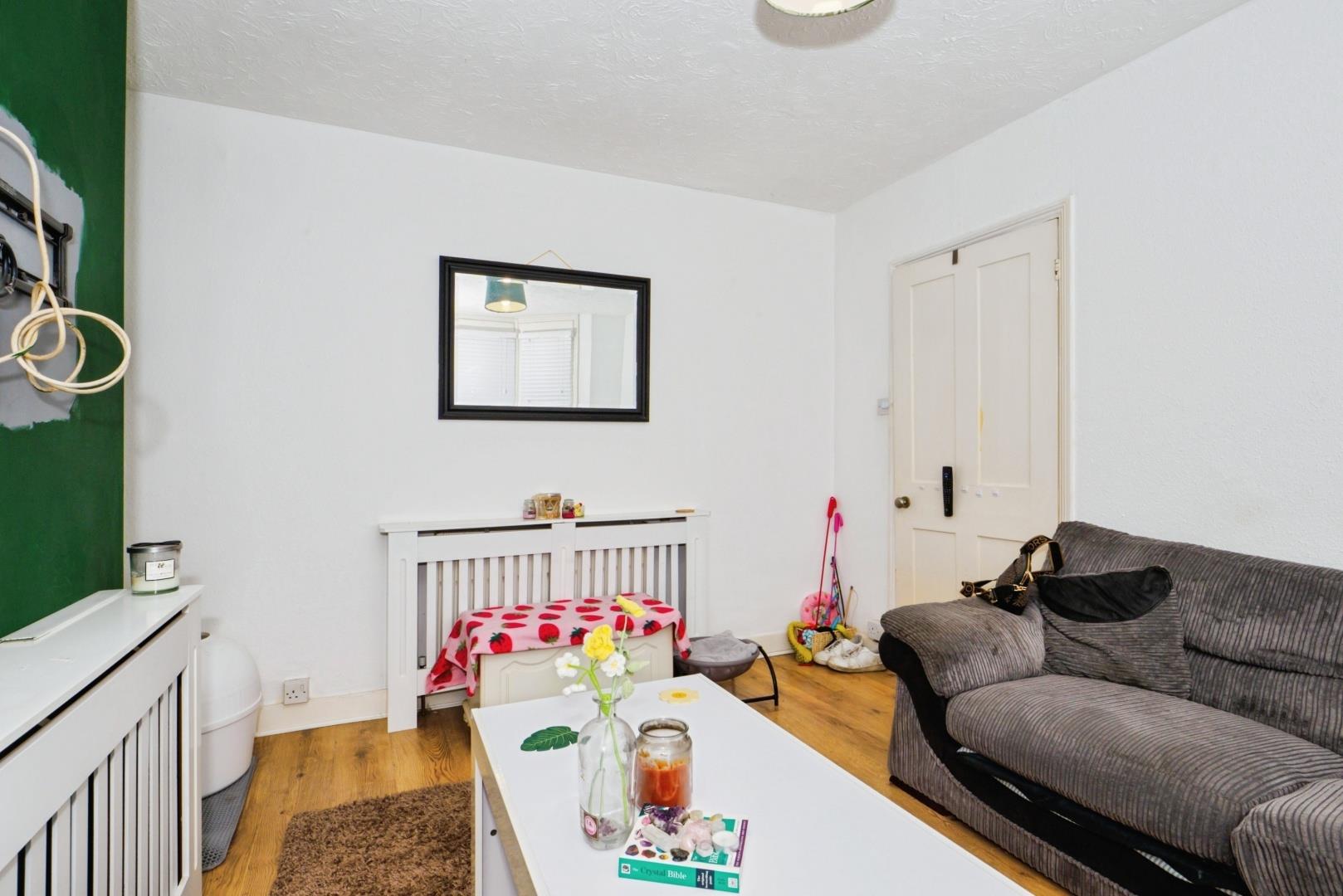 2 bedroom, Terraced House for sale
