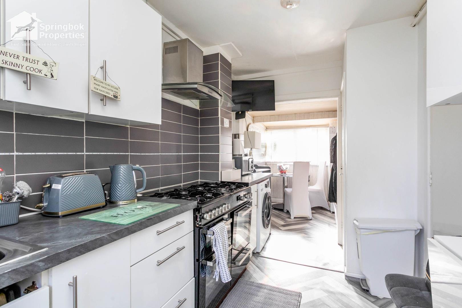 3 bedroom, Semi-detached house for sale