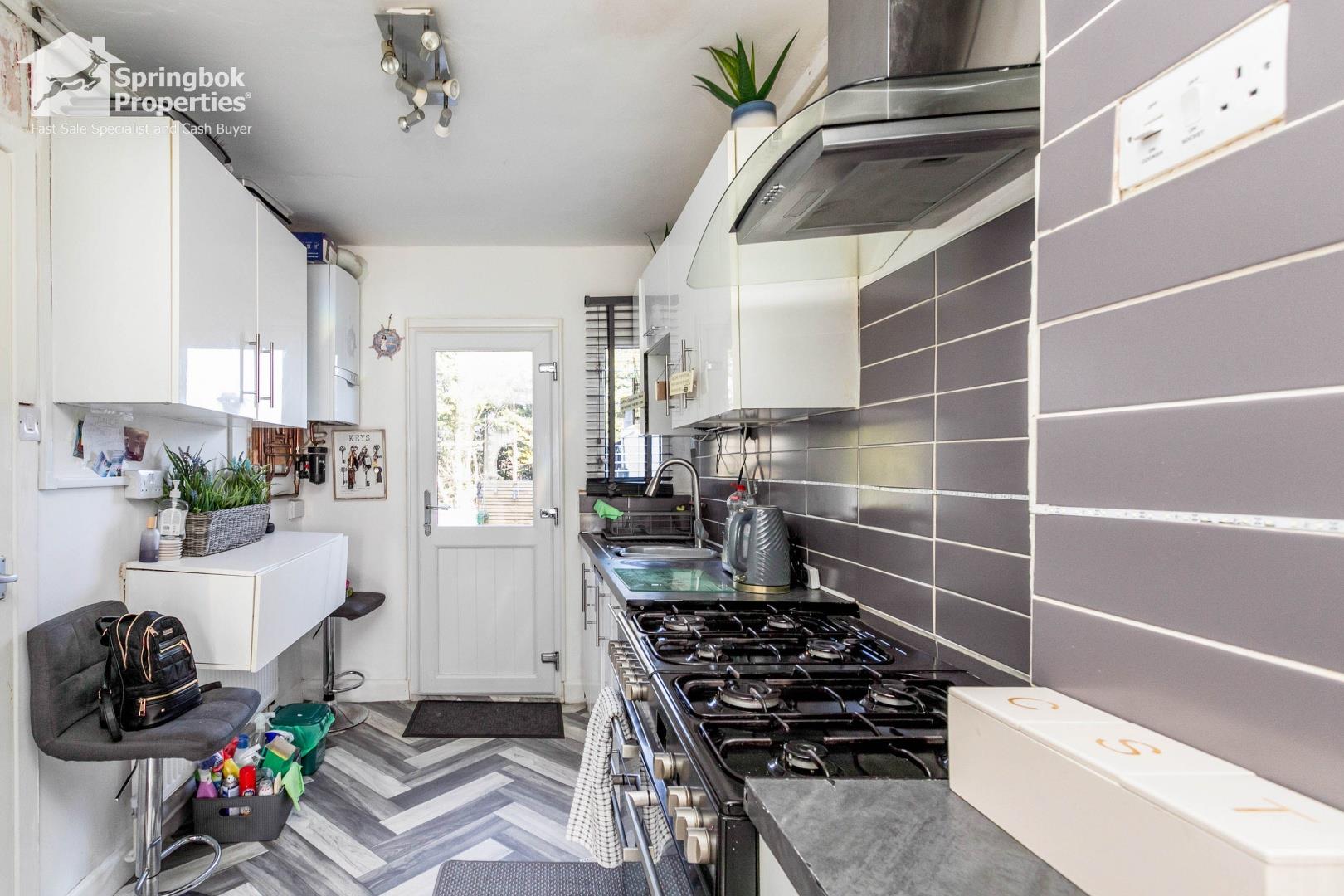3 bedroom, Semi-detached house for sale