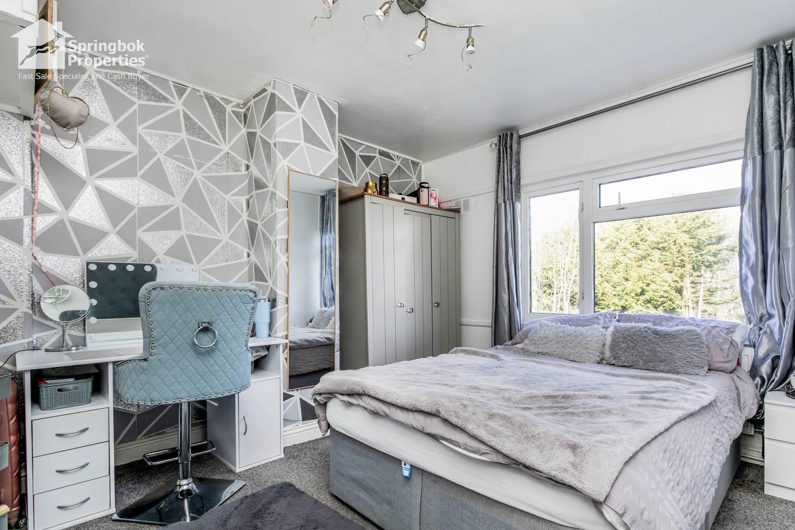 3 bedroom, Semi-detached house for sale