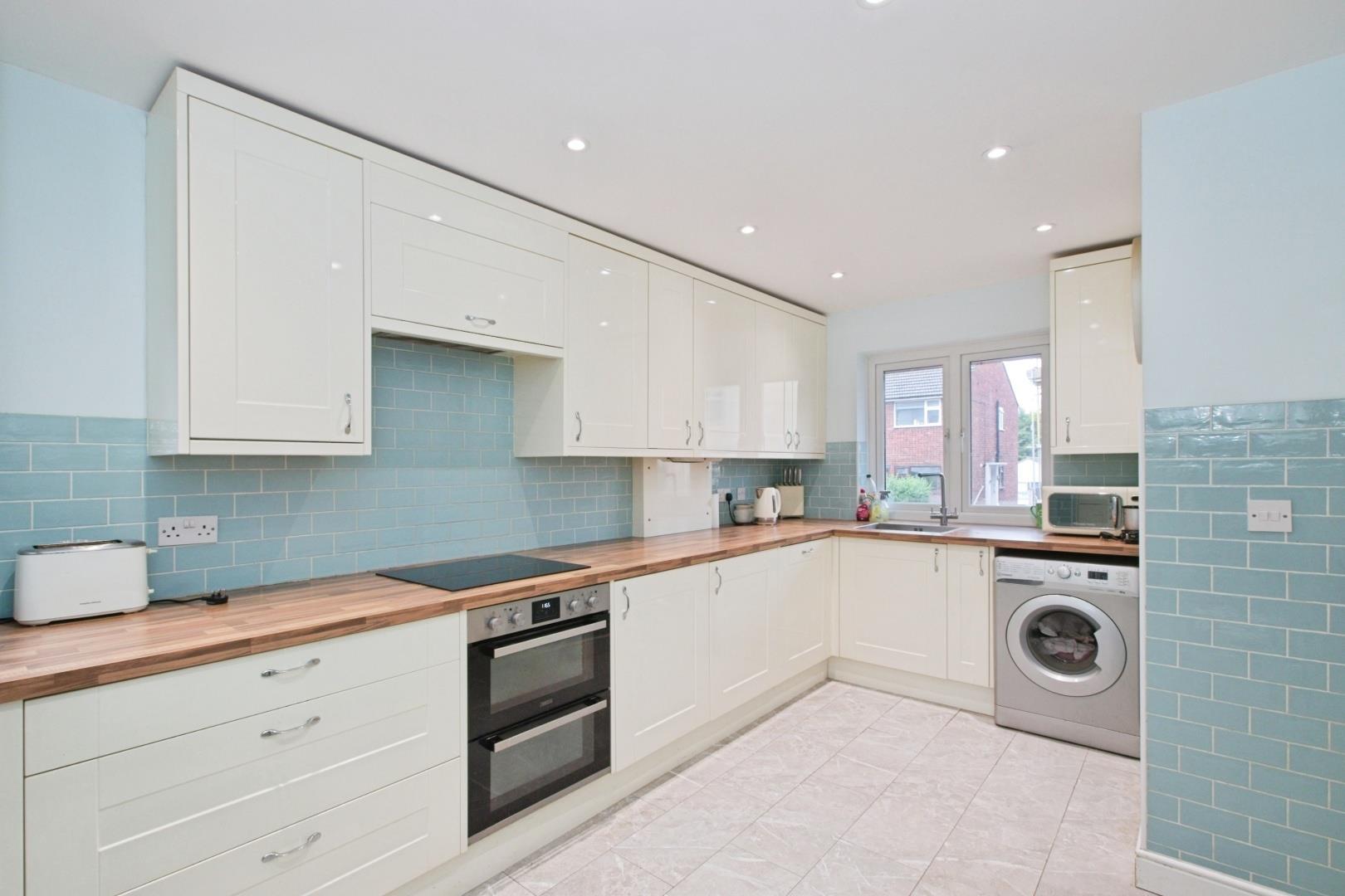 4 bedroom, Semi-detached house for sale