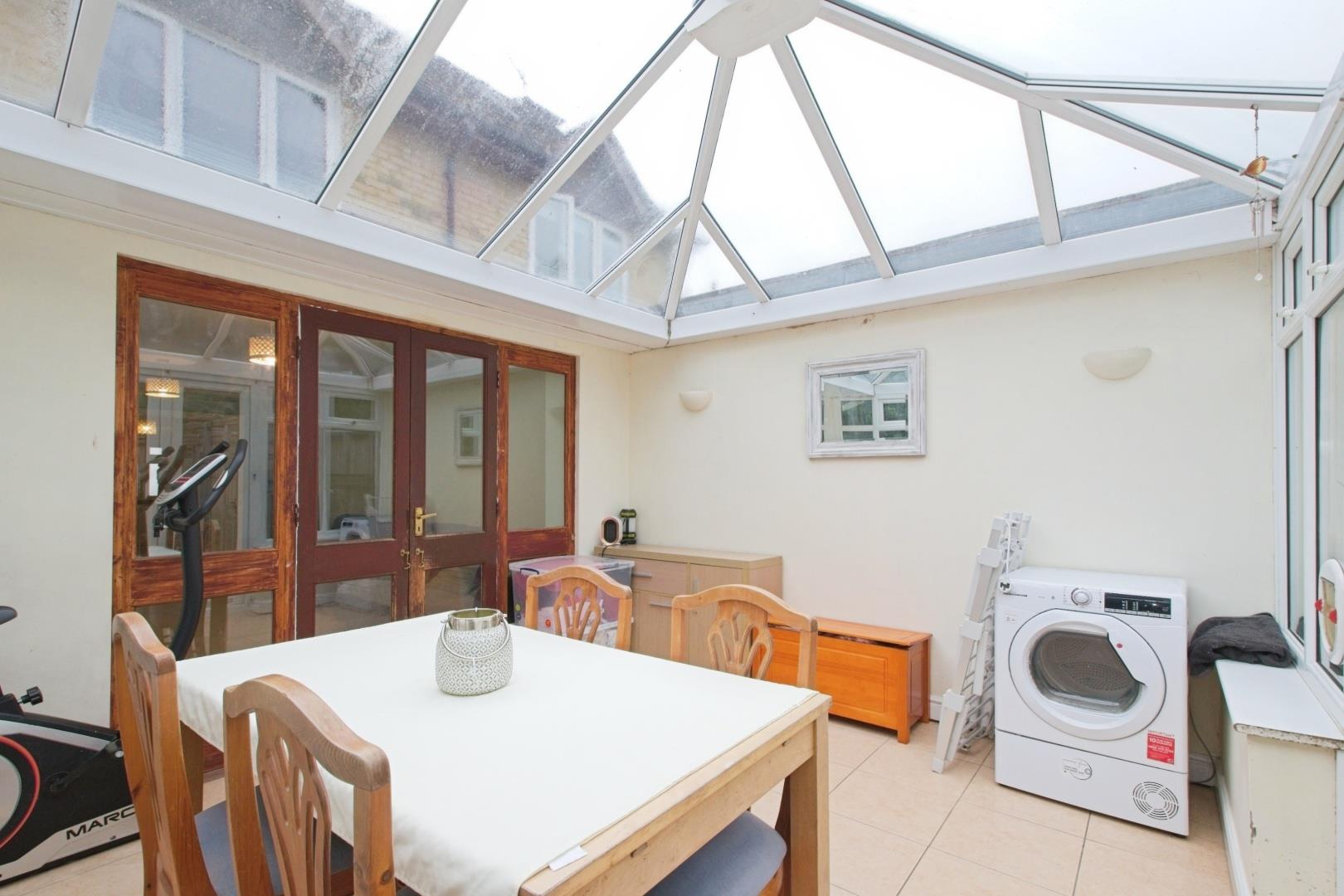 4 bedroom, Semi-detached house for sale