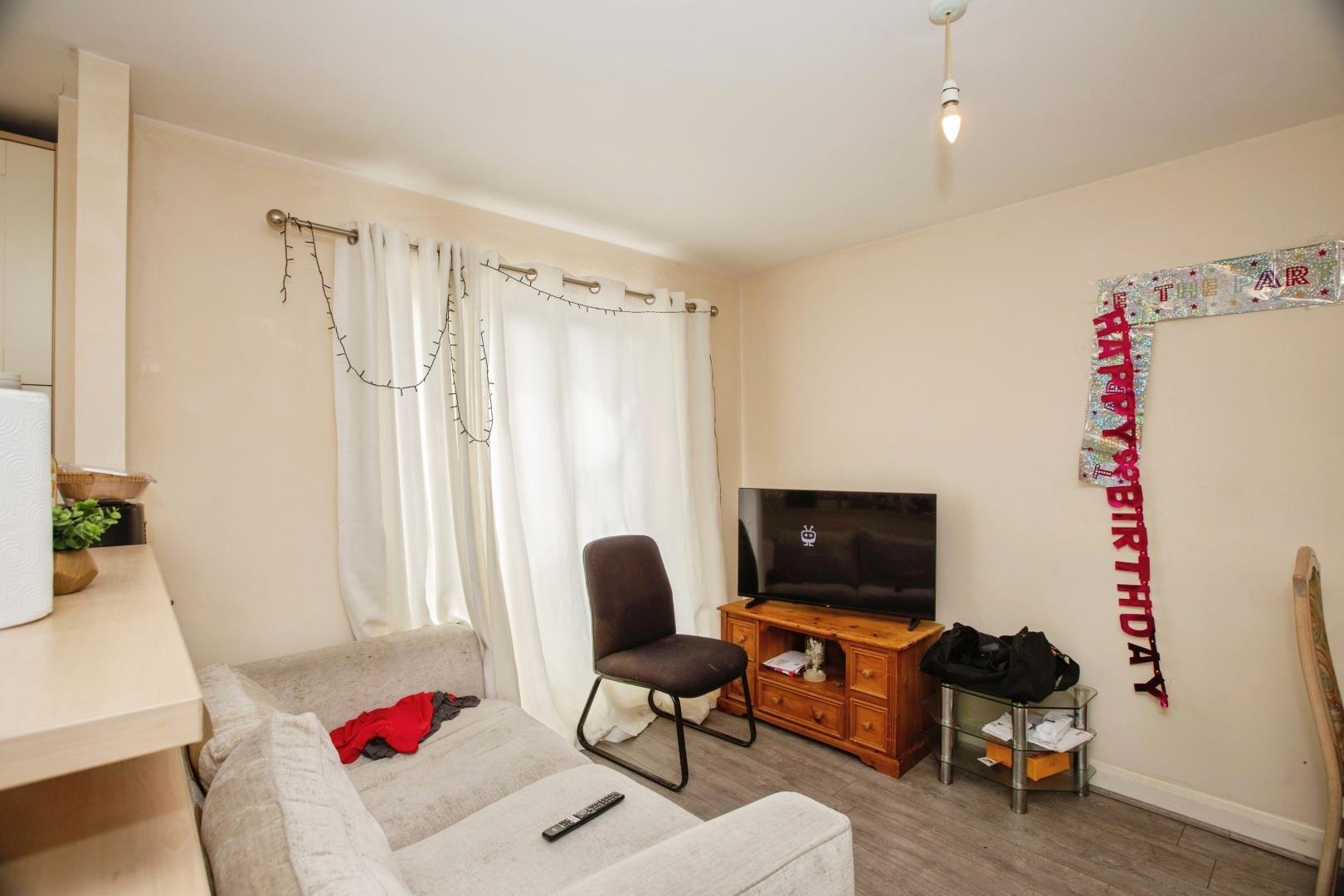 2 bedroom, Flat for sale