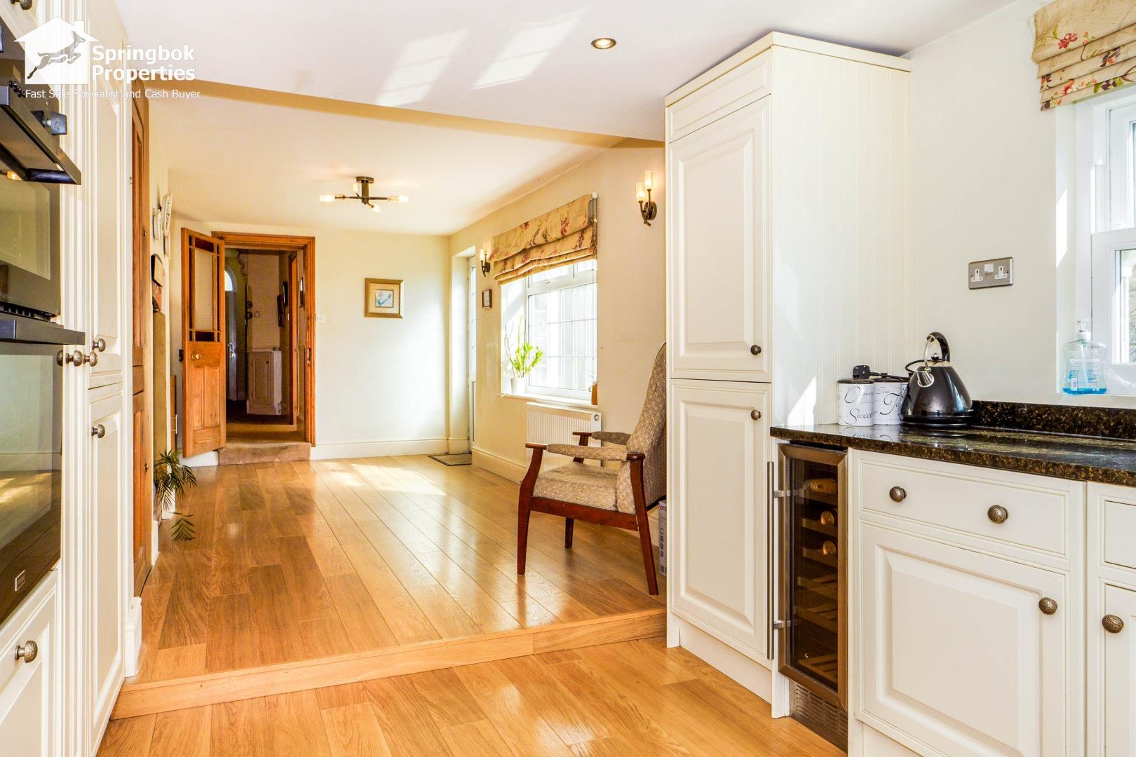 3 bedroom, Semi-detached house for sale