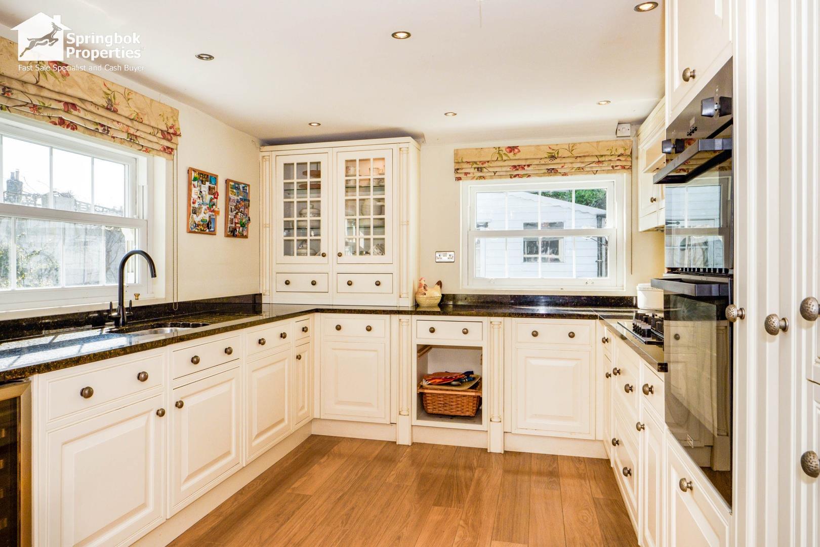 3 bedroom, Semi-detached house for sale
