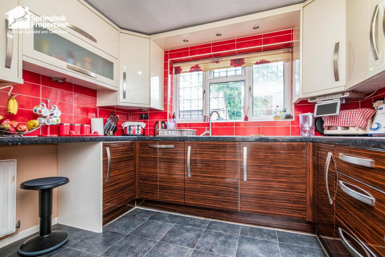3 bedroom, Detached house for sale