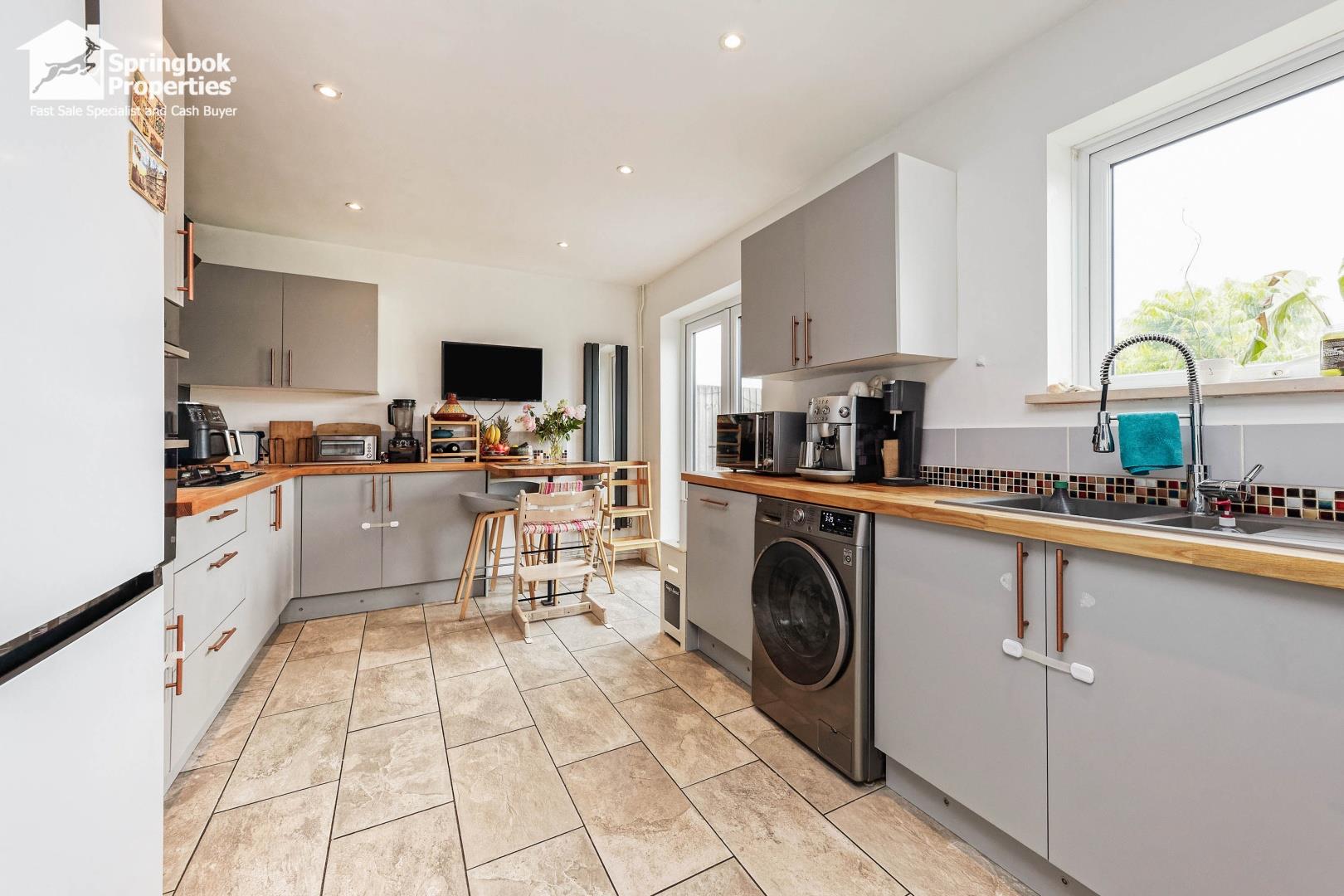 2 bedroom, Semi-detached house for sale