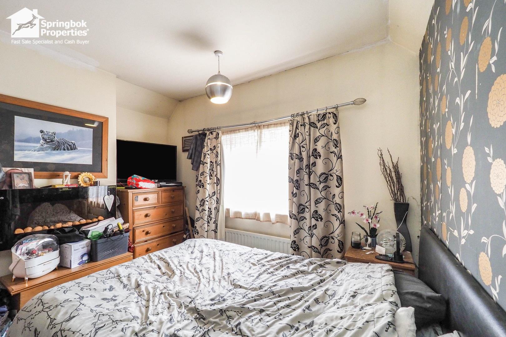 3 bedroom, Semi-detached house for sale