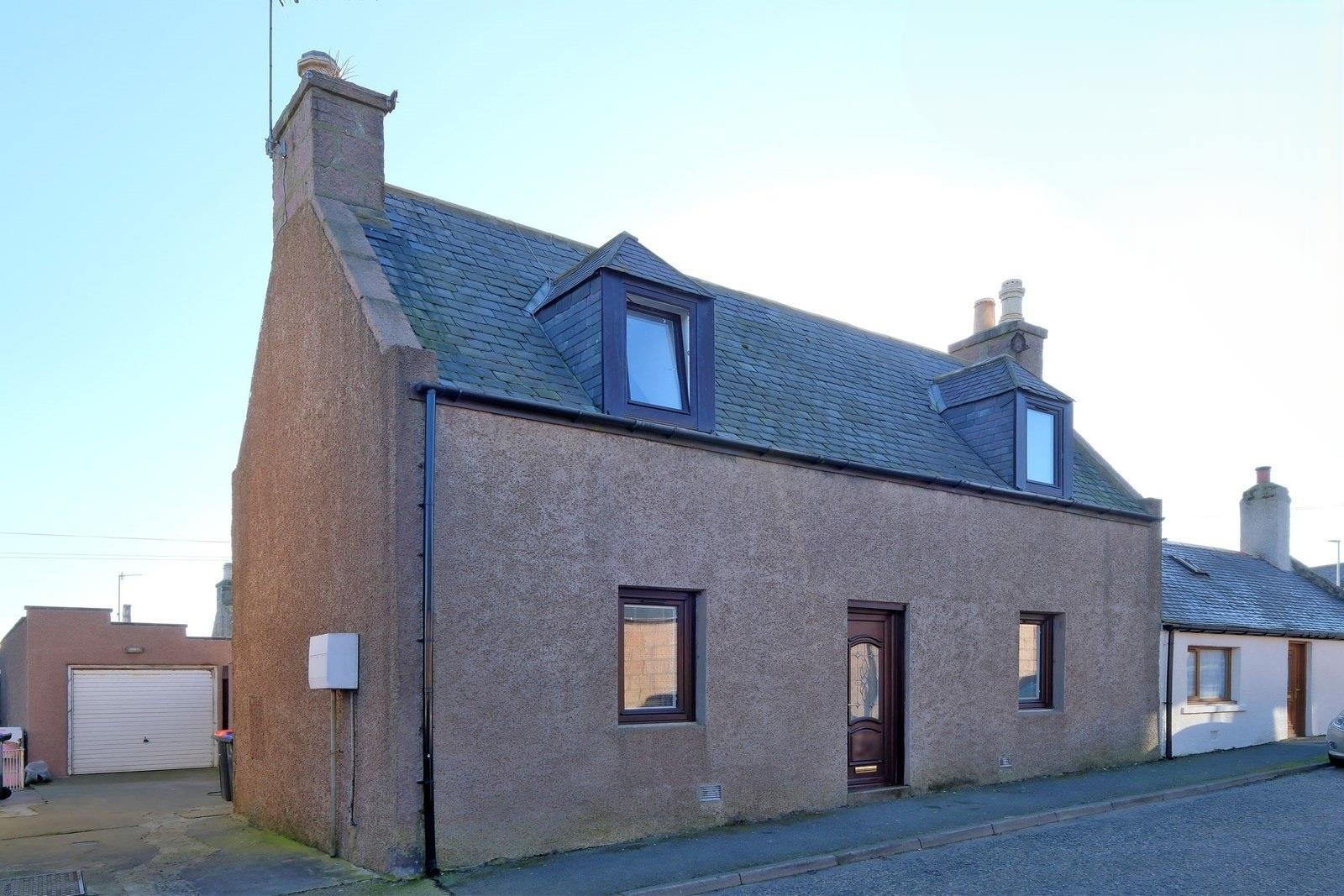 3 bedroom, Semi-detached house for sale