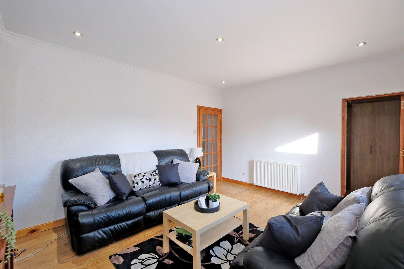 3 bedroom, Semi-detached house for sale